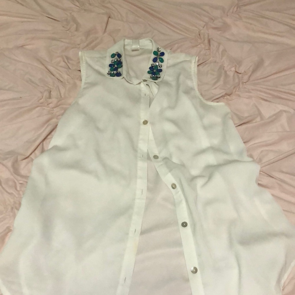 Sleeveless dress shirt